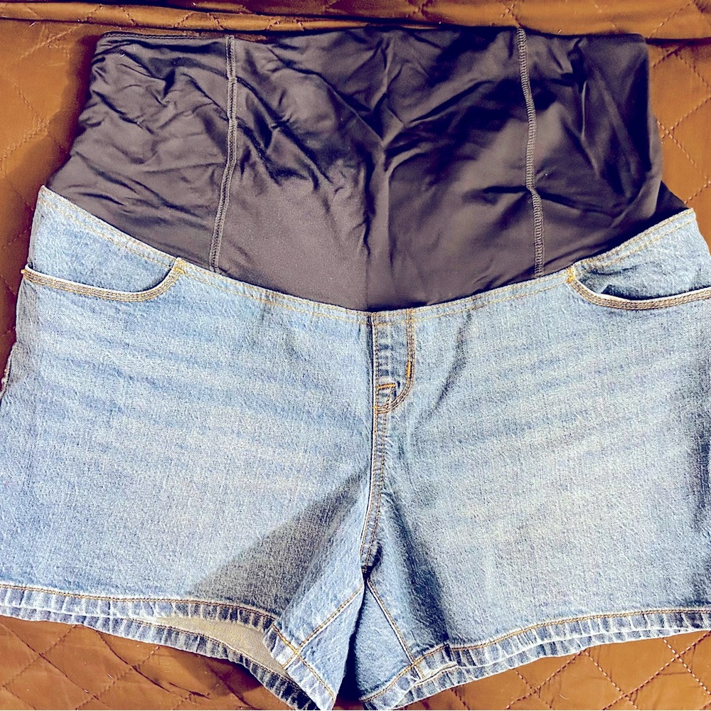 Isabel Maternity Jean Shorts Size 16